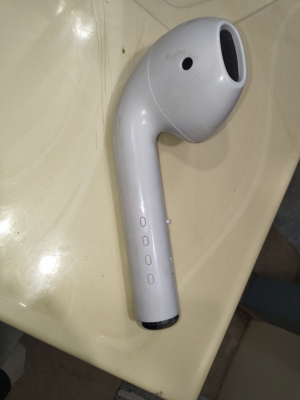 White Wireless Earbud Styled Bluetooth Speaker